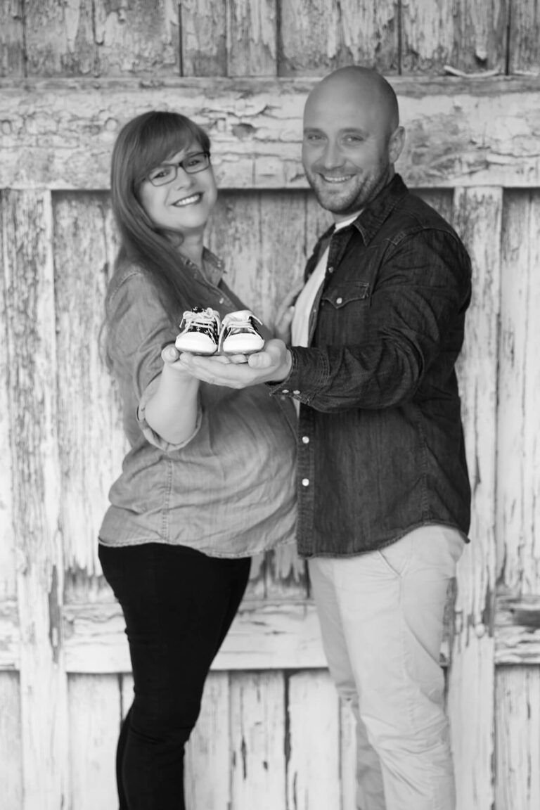 Babyschuhe auf Schwangerschaftsfotos als Accessoires