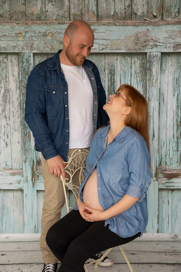 Paar für Schawngerschaftsfoto Blog