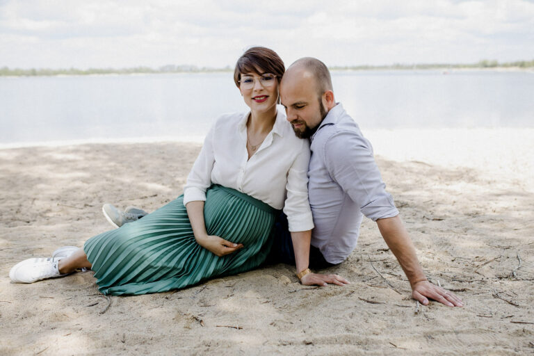 ob am Strand oder im Park Babybauchbilder in Leipzig