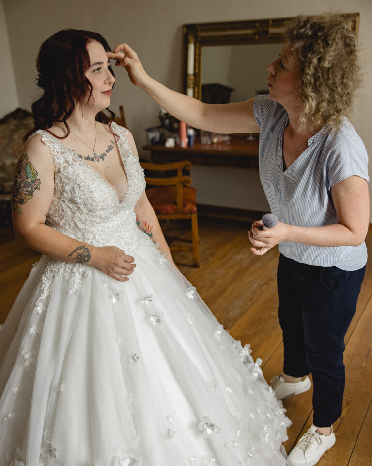 Frisieren Braut Hochzeitsfotograf