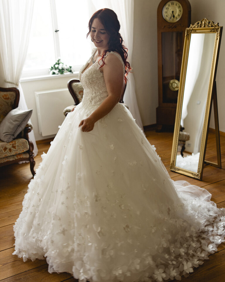 Hochzeitsoutfit Getting Ready Bild